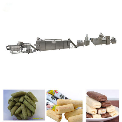 Petisco expulso do sopro do milho que processa a bola da maquinaria/queijo que faz a máquina