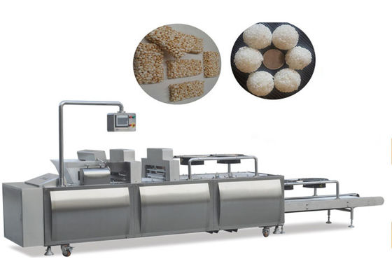 Barra de mistura do arroz do sésamo dos amendoins do Granola que forma a linha