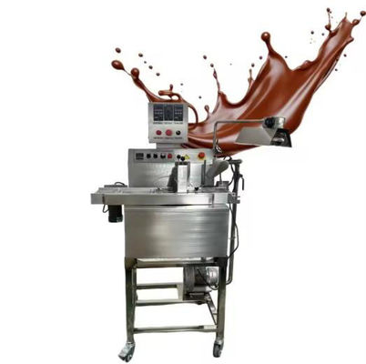 Barra inchada do arroz dos doces/barra de chocolate que faz a máquina com formação e corte