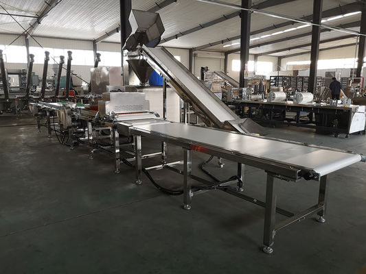 A auto linha de produção dos alimentos para animais de estimação das tiras da carne para a nutrição do animal de estimação trata tiras reais da carne com o arroz