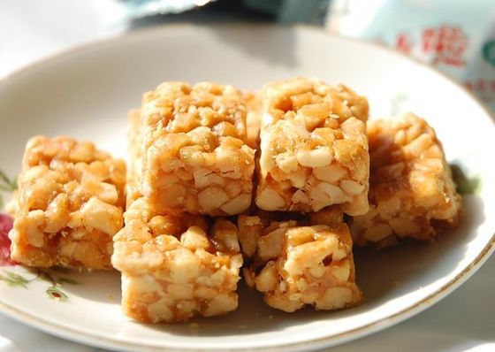Barra frágil do cereal dos doces do amendoim que faz a máquina, máquina de corte da barra do cereal