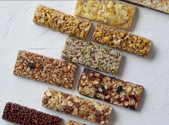 Máquina contínua e automática para fazer barras de cereal de gergelim, máquina de chikki de amendoim