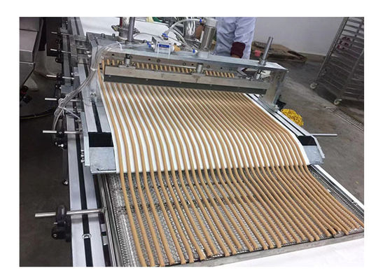 A carne natural da carne de vaca seca dos petiscos da vara do cão descasca a máquina de corte das varas da carne