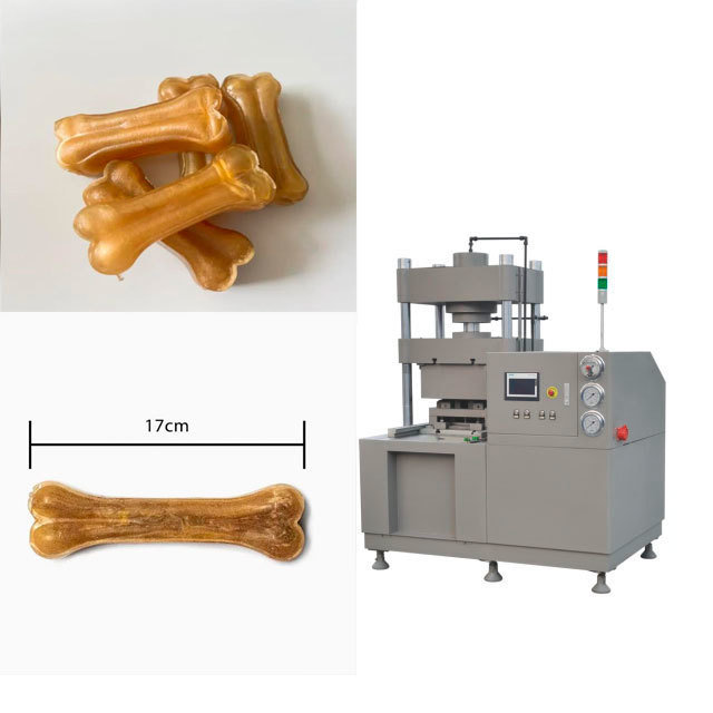 Cão que mastiga o osso de cão dos petiscos que faz a máquina, equipamento de processamento dos alimentos para animais de estimação